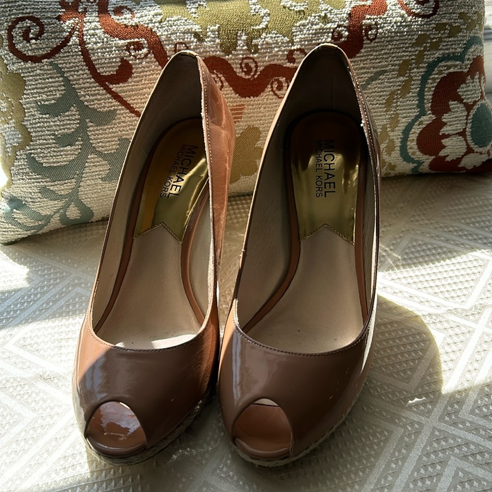 Michael Kors Patent Peep Toe Shoes Size 8M